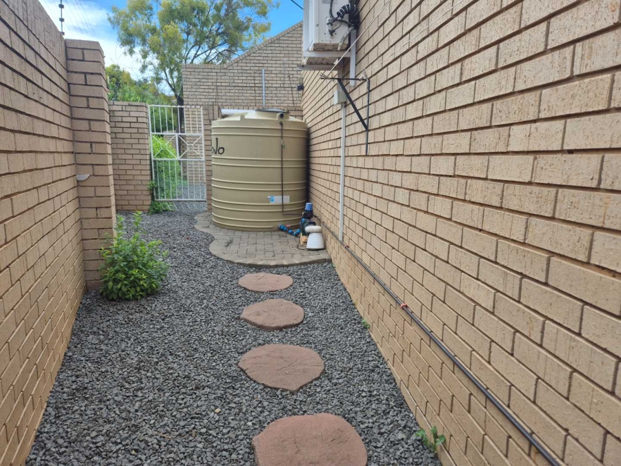 2 Bedroom Property for Sale in Kiepersol Free State